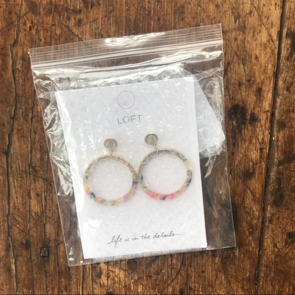 LOFT Resin Drop Earrings - Picture 3 of 4